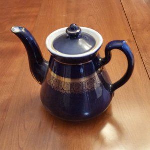 Vintage Hall's Cobalt Blue with Gold Trim Tea pot 7"  tall  Execllent condition.
